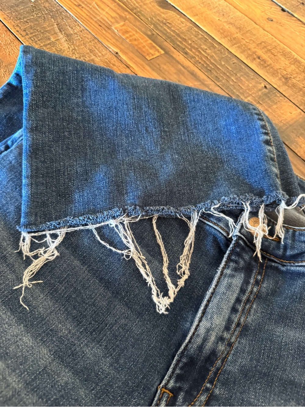 Kut from the Kloth Dark Blue Distressed Cropped Jeans - Picture 8 of 9